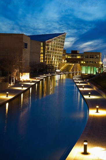 USA, Indiana, Indianapolis, Skyline with Indiana State Museum. Photo : Henryk Sadura