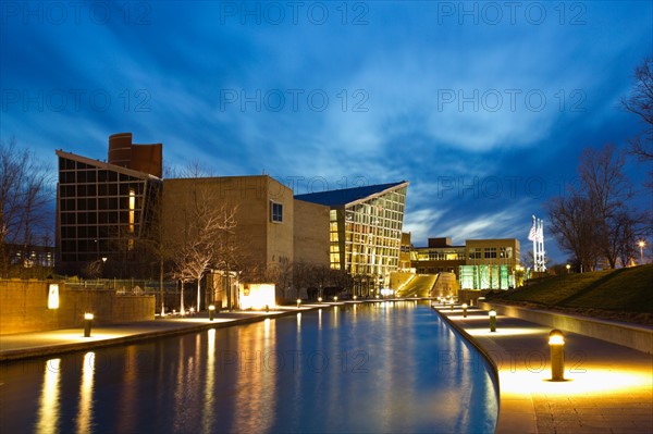 USA, Indiana, Indianapolis, Skyline with Indiana State Museum. Photo : Henryk Sadura