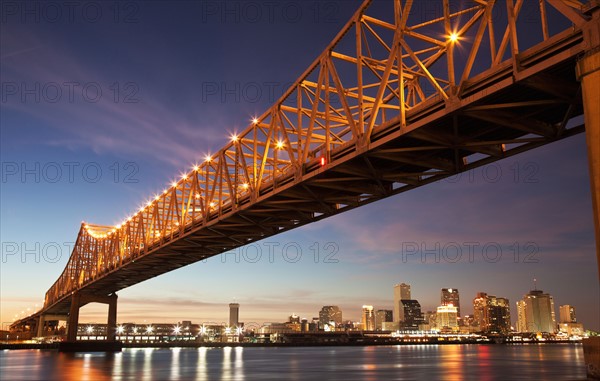 USA, Louisiana, New Orleans, Toll bridge over Mississippi River. Photo : Henryk Sadura