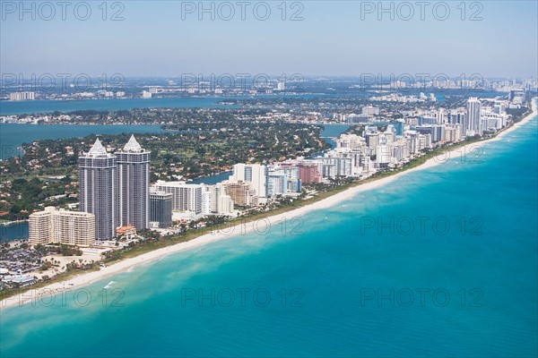 USA, Florida, Miami, Cityscape with beach. Photo : fotog