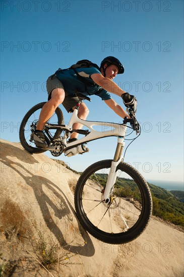 USA, California, Laguna Beach, Mountain biker riding downhill.