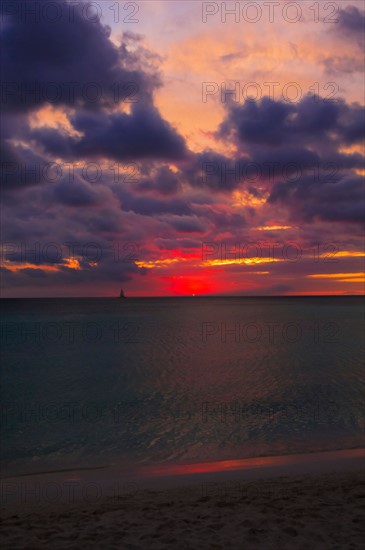 Aruba, sea at sunset. Photo : Daniel Grill