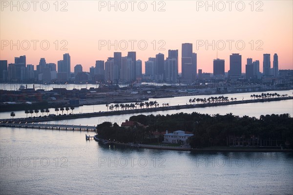 USA, Florida, Miami, Cityscape with coastline. Photo : fotog