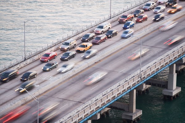 USA, Florida, Miami, Traffic jam on bridge. Photo : fotog