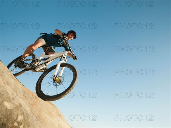 USA, California, Laguna Beach, Mountain biker riding downhill.