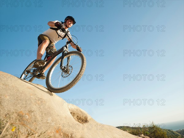 USA, California, Laguna Beach, Mountain biker riding downhill.