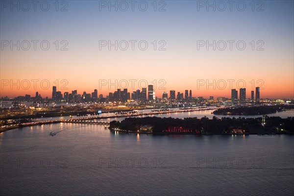 USA, Florida, Miami, Cityscape with coastline. Photo : fotog