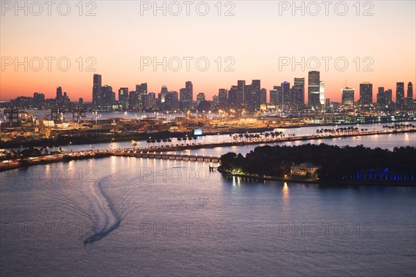 USA, Florida, Miami, Cityscape with coastline. Photo : fotog