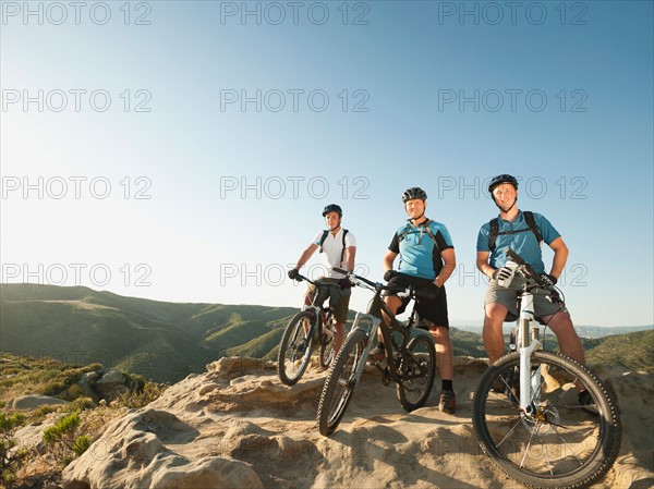 USA, California, Laguna Beach, Mountain bikers on top of hill.