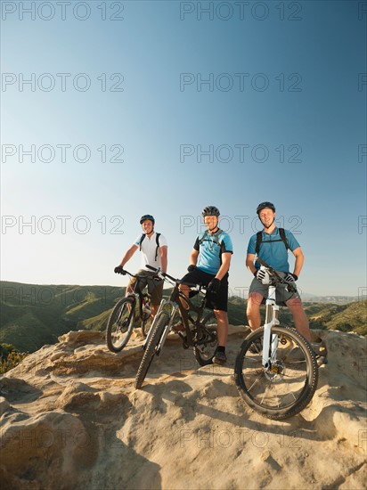 USA, California, Laguna Beach, Mountain bikers on top of hill.