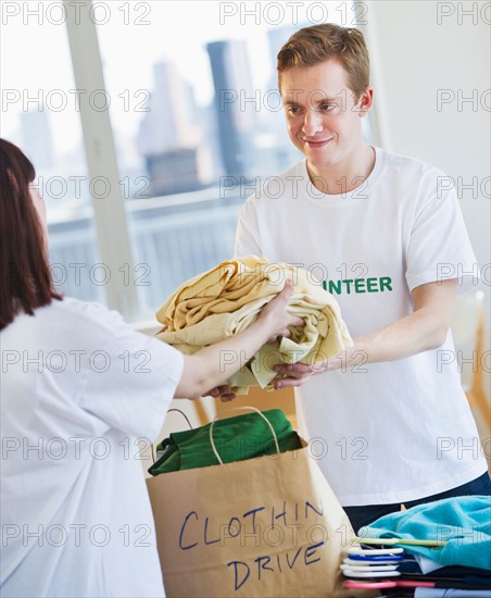 Volunteers organizing clothing drive. Photo : Daniel Grill