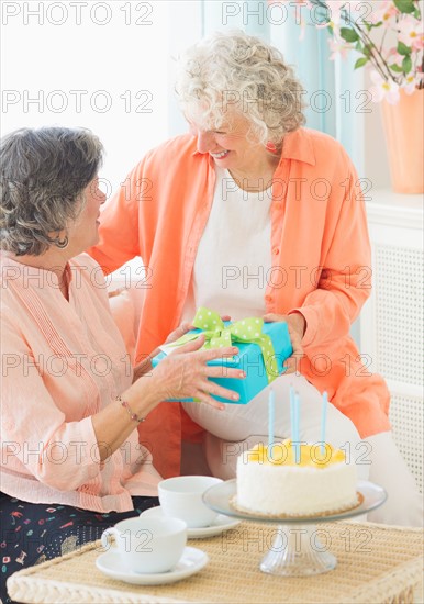 Two senior women celebrating birthday. Photo : Daniel Grill