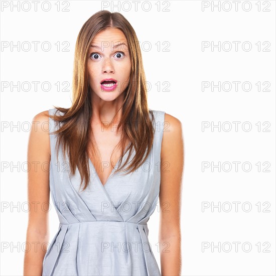 Studio portrait of young surprised woman staring on camera. Photo: momentimages