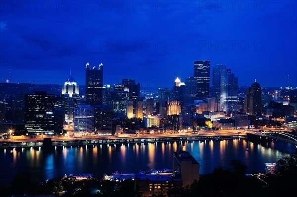 USA, Pennsylvania, Pittsburgh, Night skyline. Photo : Henryk Sadura