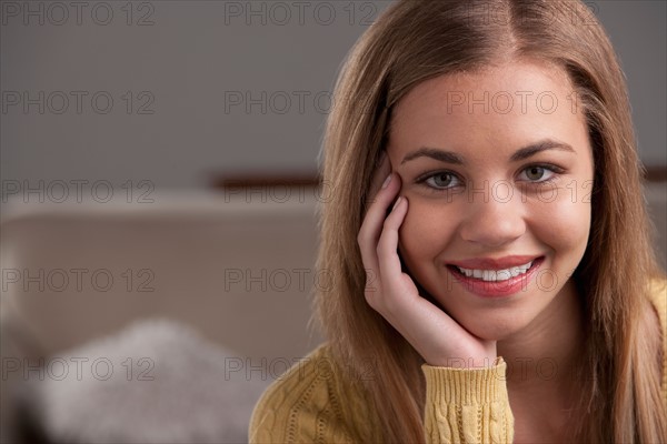 Portrait of teenage girl (16-17) . Photo : Rob Lewine