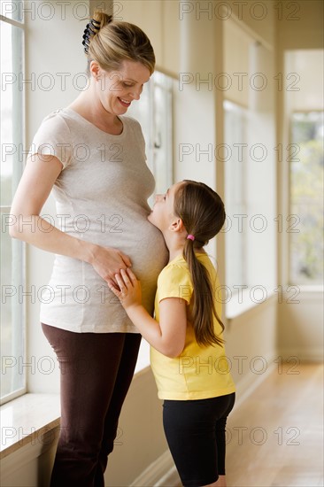 Pregnant woman with daughter (6-7). Photo : Rob Lewine