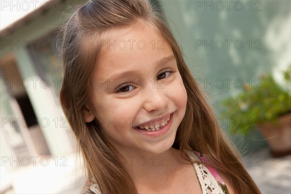 Portrait of cheerful girl (6-7). Photo : Rob Lewine