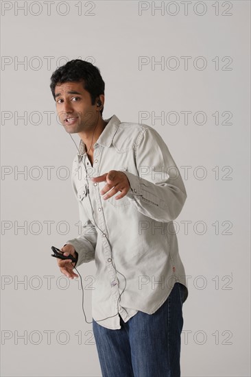 Portrait of young man, studio shot. Photo : Rob Lewine