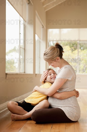 Daughter (6-7) embracing pregnant mother. Photo: Rob Lewine