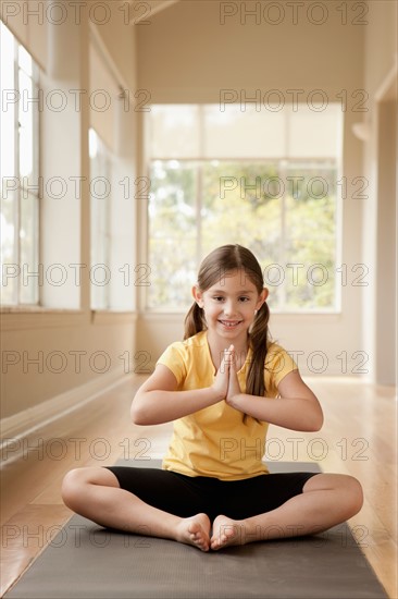 Girl (6-7) practicing yoga. Photo : Rob Lewine
