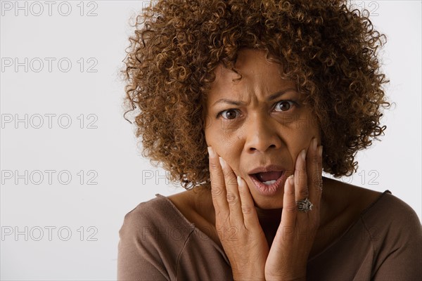 Portrait of mature woman, studio shot. Photo : Rob Lewine