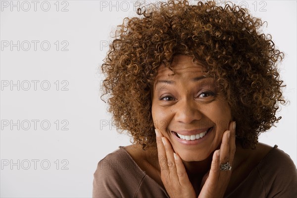 Portrait of mature woman, studio shot. Photo : Rob Lewine