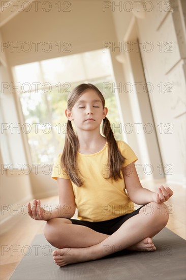 Girl (6-7) practicing yoga. Photo : Rob Lewine