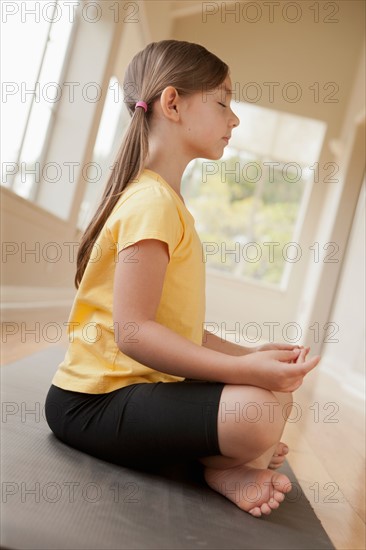 Girl (6-7) practicing yoga. Photo : Rob Lewine