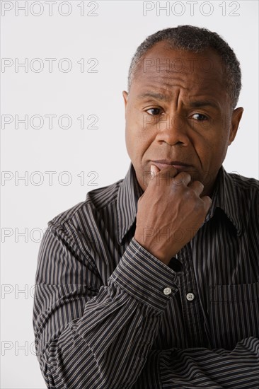 Portrait of mature man, studio shot. Photo : Rob Lewine