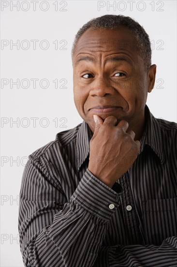 Portrait of mature man, studio shot. Photo : Rob Lewine
