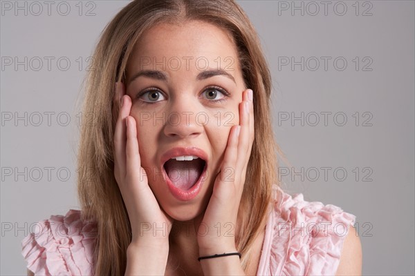 Portrait of young surprised woman, studio shot. Photo : Rob Lewine