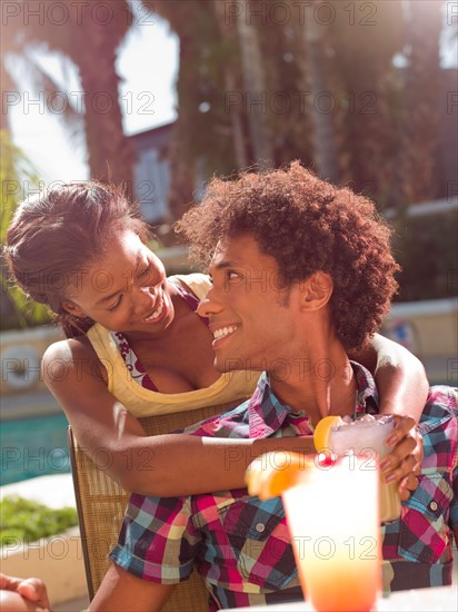 USA, Arizona, Scottsdale, Young couple at pool side bar. Photo : db2stock