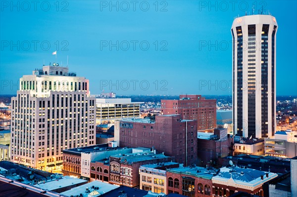 USA, Illinois, Springfield, Skyline at evening. Photo : Henryk Sadura