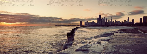USA, Illinois, Chicago, Skyline at sunrise. Photo: Henryk Sadura