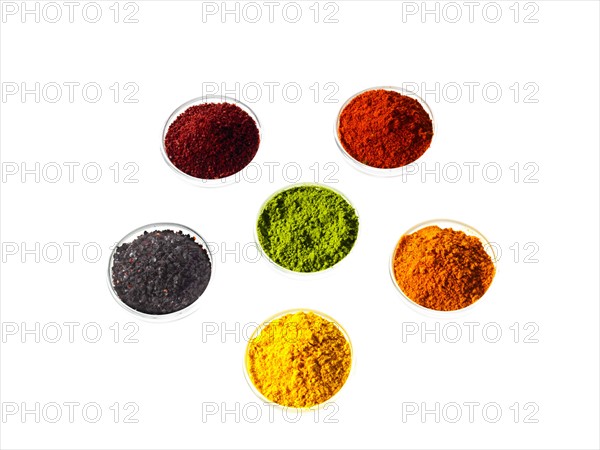 Studio shot of spices in bowls. Photo : David Arky