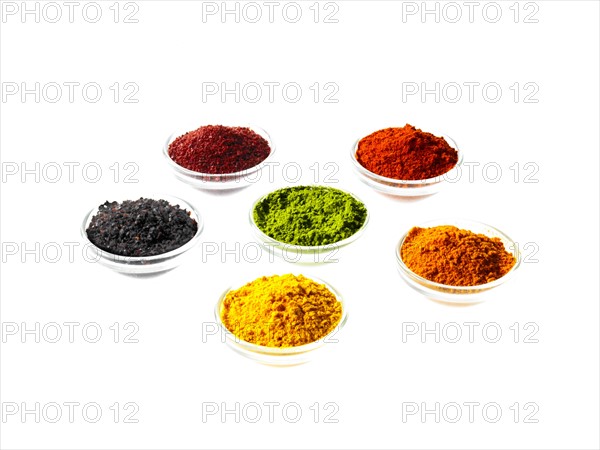 Studio shot of spices in bowls. Photo : David Arky