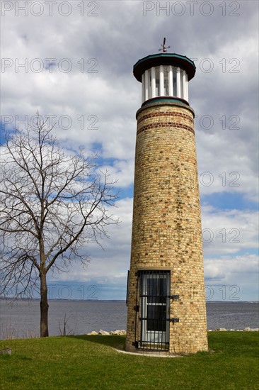 USA, Wisconsin, Oshkosh, Asylum Point Lighthouse by Lake Winnebago. Photo : Henryk Sadura