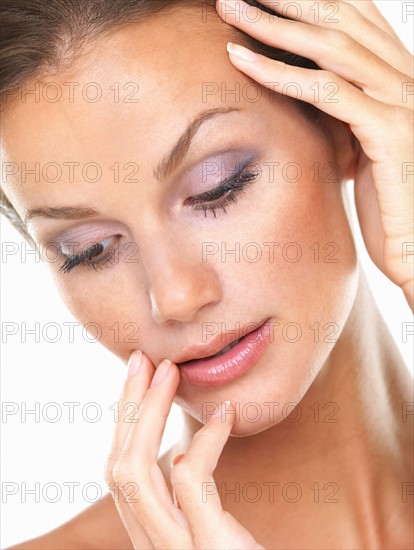 Studio portrait of beautiful brunette. Photo: momentimages