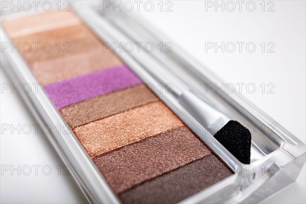 Studio shot of eyeshadow palette. Photo : Winslow Productions