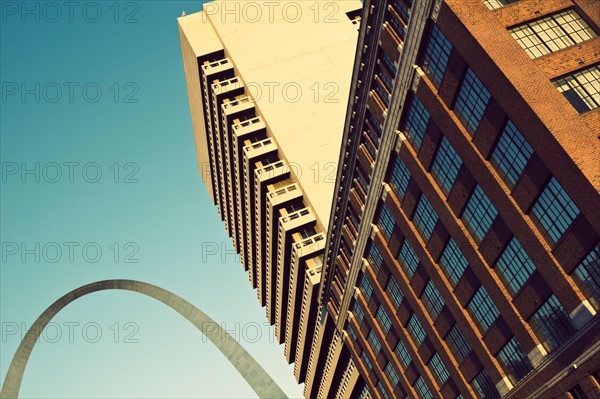 USA, Missouri, St. Louis, Low angle view of skyscraper. Photo: Henryk Sadura