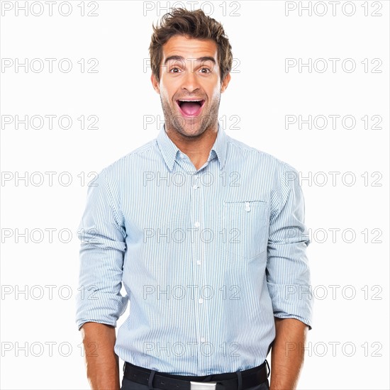 Portrait of cheerful business man with wide grin standing. Photo : momentimages