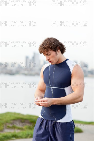 USA, Washington State, Seattle, Young athlete doing workout. Photo: Take A Pix Media