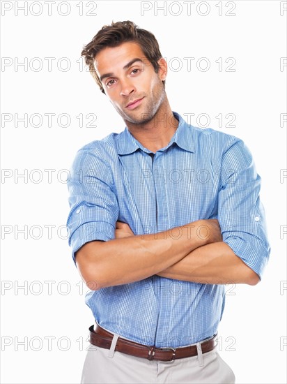 Studio portrait of smart young business man smiling. Photo: momentimages