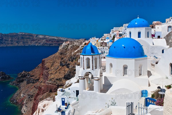 Greece, Cyclades Islands, Santorini, Oia, Town at coast.