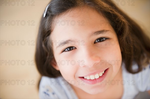 Portrait of smiling girl (10-11). Photo : Jamie Grill