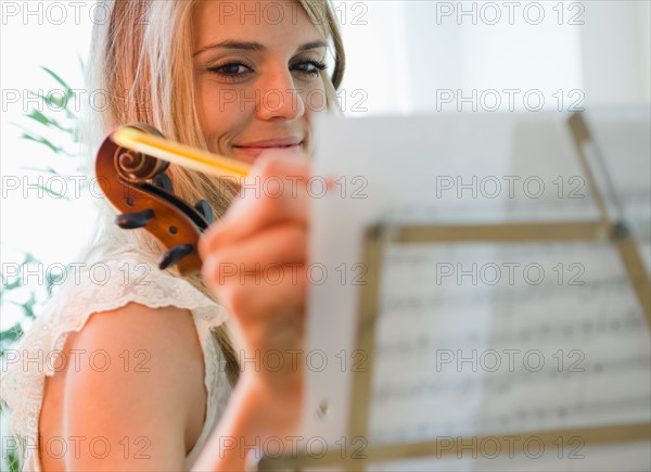 Woman composing music. Photo : Jamie Grill
