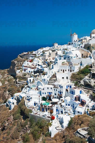 Greece, Cyclades Islands, Santorini, Oia, Town at coast.