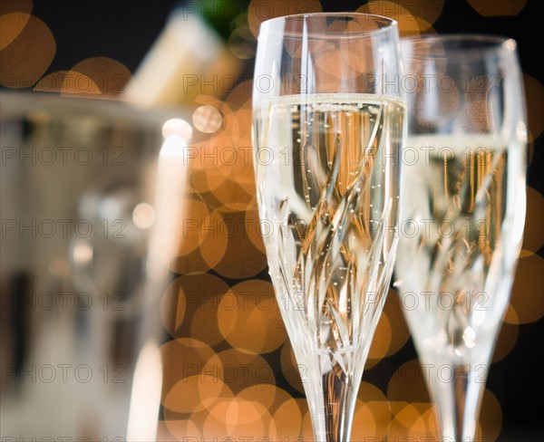 Close up of champagne flutes and ice bucket. Photo : Jamie Grill