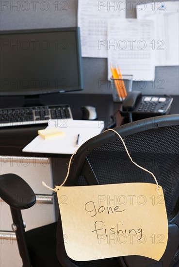 Close up of message on office chair. Photo : Daniel Grill