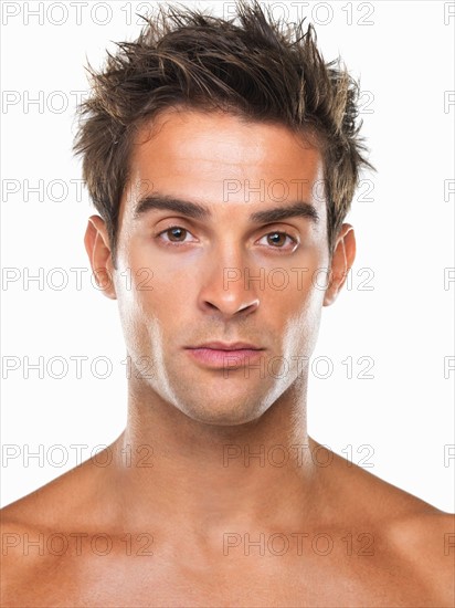Studio portrait of young attractive man. Photo : momentimages